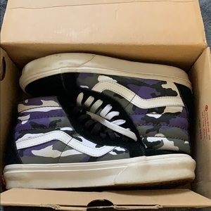 CAMO VANS